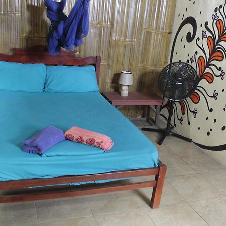My Little House Surf&Backpacker Hostel Montañita Esterno foto